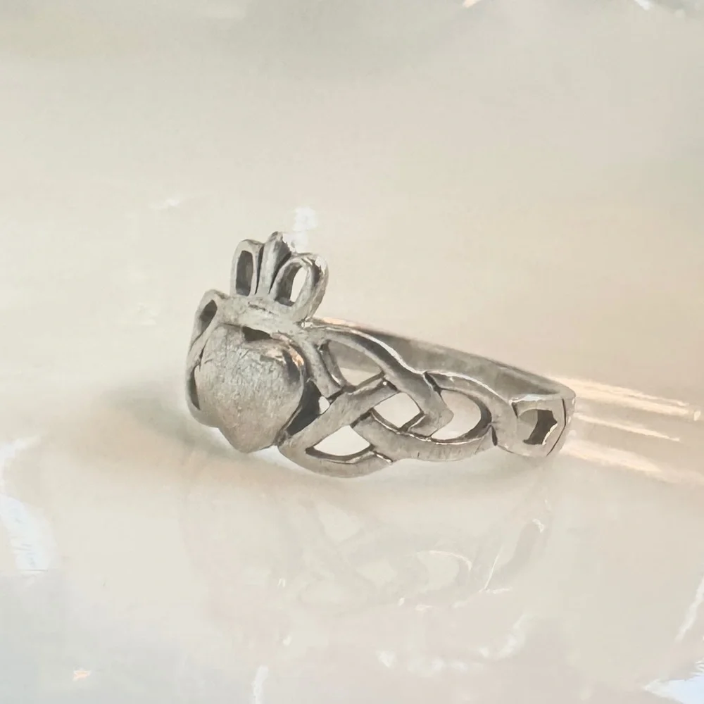 Vintage Sterling Silver Irish Celtic Claddagh Ring (8.5)
